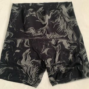 Gymshark compression shorts size L🖤